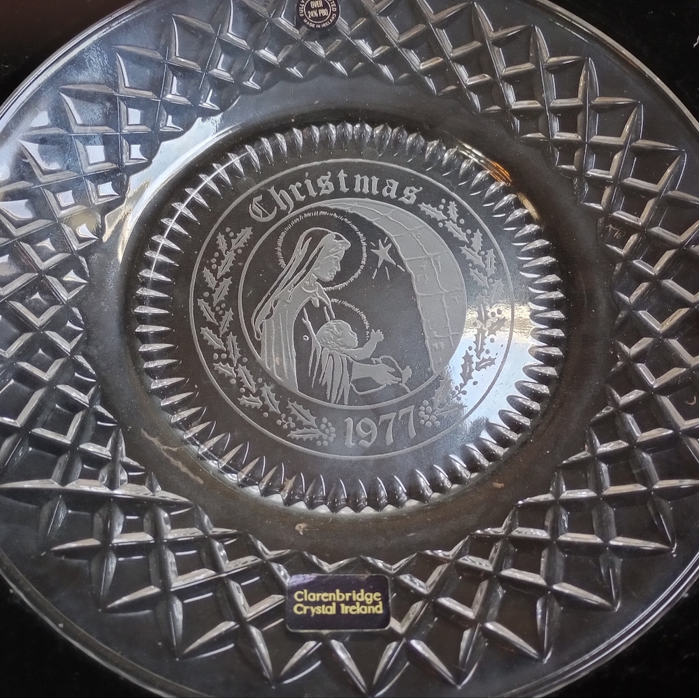 Clarenbridge Crystal engraved 1977 Christmas Crystal Plate Excellent Condition
